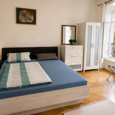 Appartement Kueche & Bad Gemeinsam *